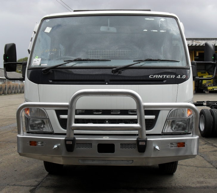 FUSO CANTER FG 4X4 Deluxe 3 Bullbar with Towpin (/09 to /11)