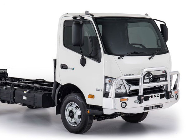 HINO 300 SERIES  Deluxe 3 Alloy Bullbar (MY11 to 06/20)