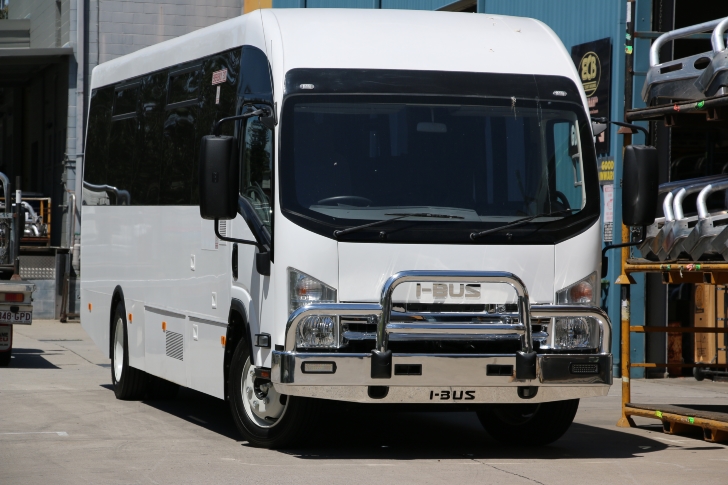 I BUS NQR 87/190 Deluxe 3 Bullbar (/15 to )