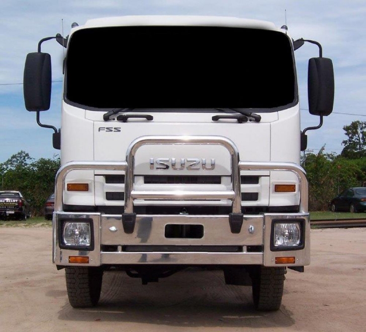 ISUZU FSS (FH)  Deluxe 3 Bullbar with Towpin (/08 to 11/21)