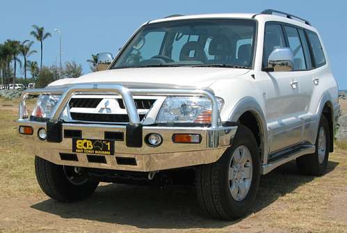 MITSUBISHI PAJERO NP Bullbar with Bumper Lights (11/02 to 10/06)