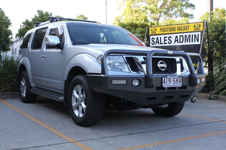 NISSAN PATHFINDER R51 Bullbar with Bumper Lights (05/10 to 09/13)