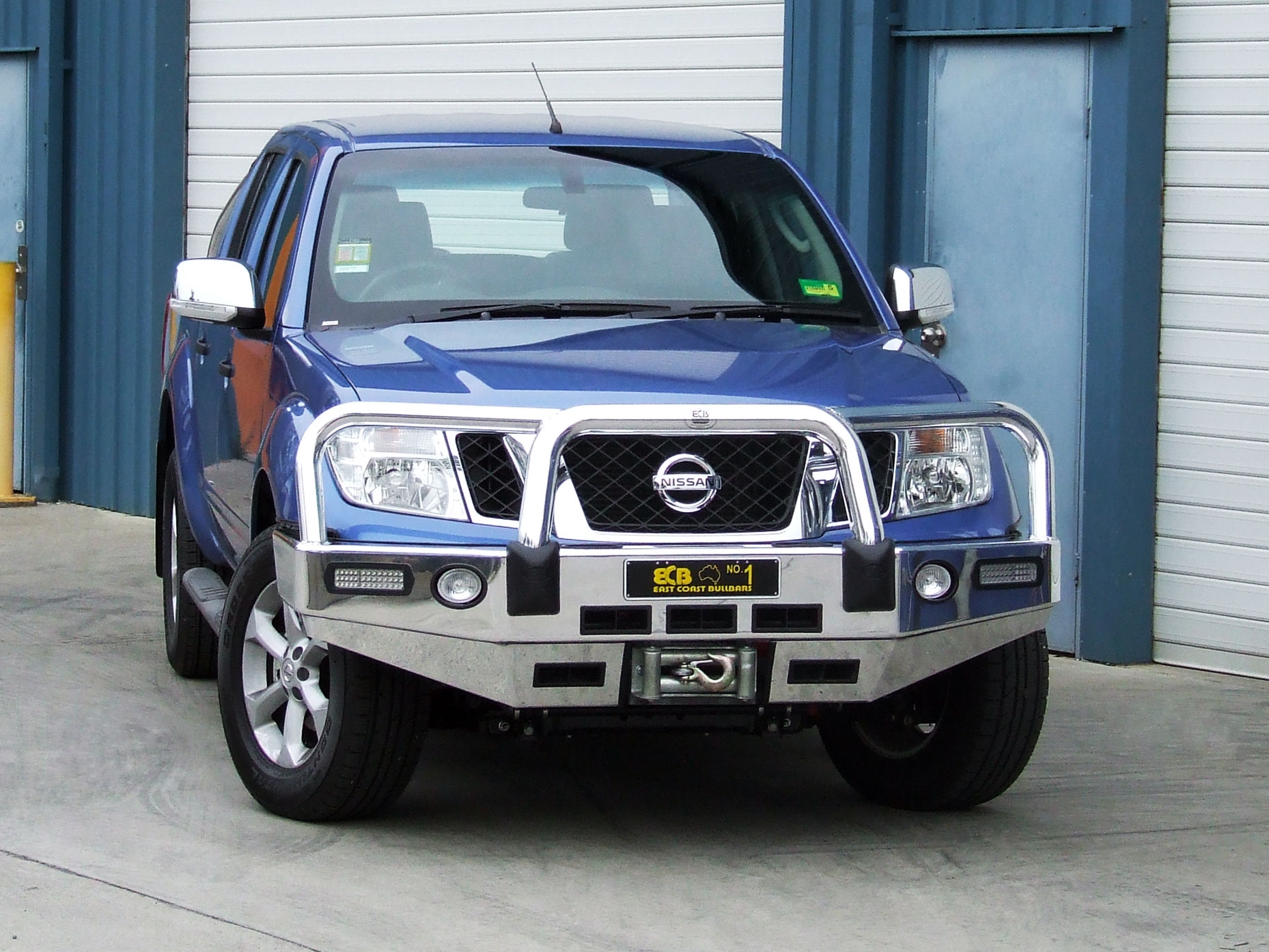 NISSAN NAVARA D40 Winch Bullbar with Bumper Lights (05/10 to 11/11)