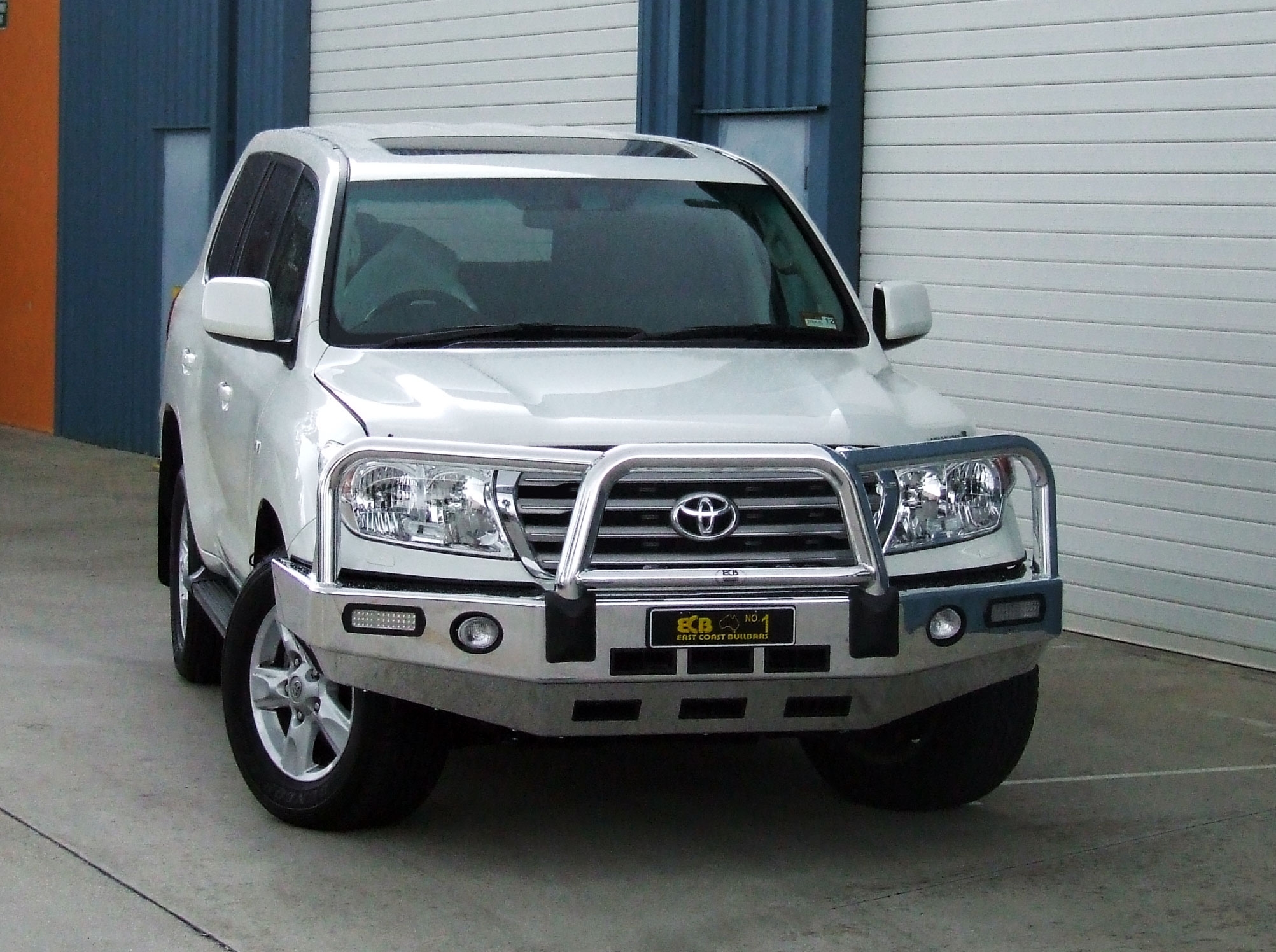 TOYOTA LANDCRUISER 200 SERIES Bullbar with Bumper Lights (11/07 to 01/12)