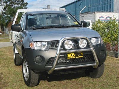 MITSUBISHI TRITON ML Series 2 Nudge Bar (07/06 to 08/09)