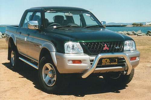 MITSUBISHI TRITON MK Nudge Bar (07/01 to 03/03)