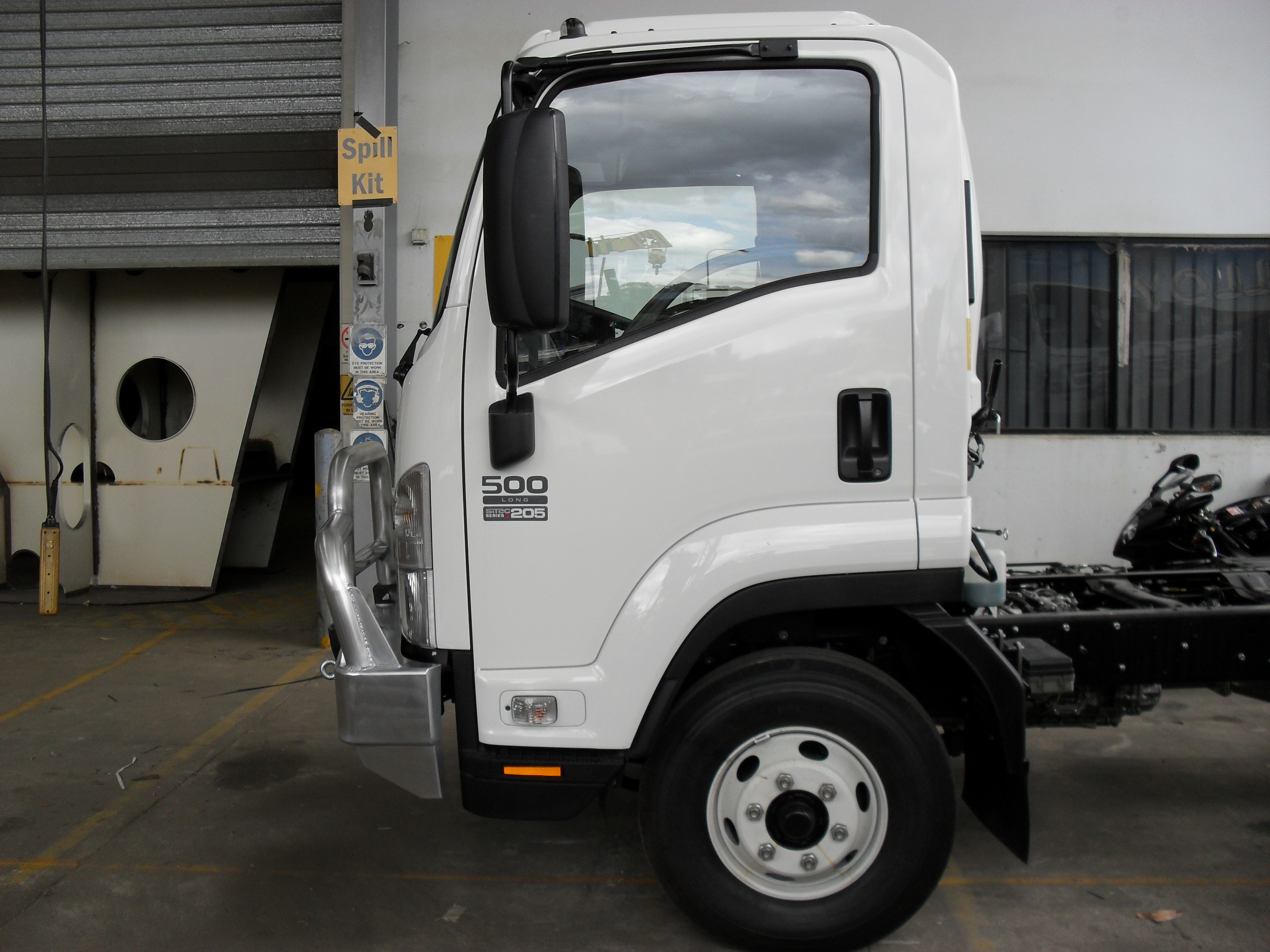 ISUZU FRR500 (FH)  Deluxe 3 Bullbar (/08 to )