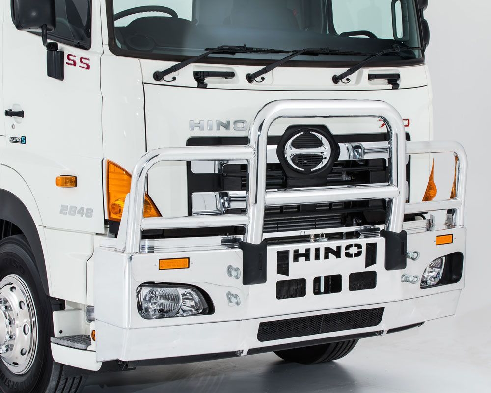 HINO 700 SERIES  Deluxe 4 Alloy Bullbar with Towpin (MY08 to 11)