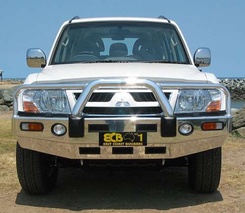 MITSUBISHI PAJERO NP Bullbar with Bumper Lights (11/02 to 10/06)