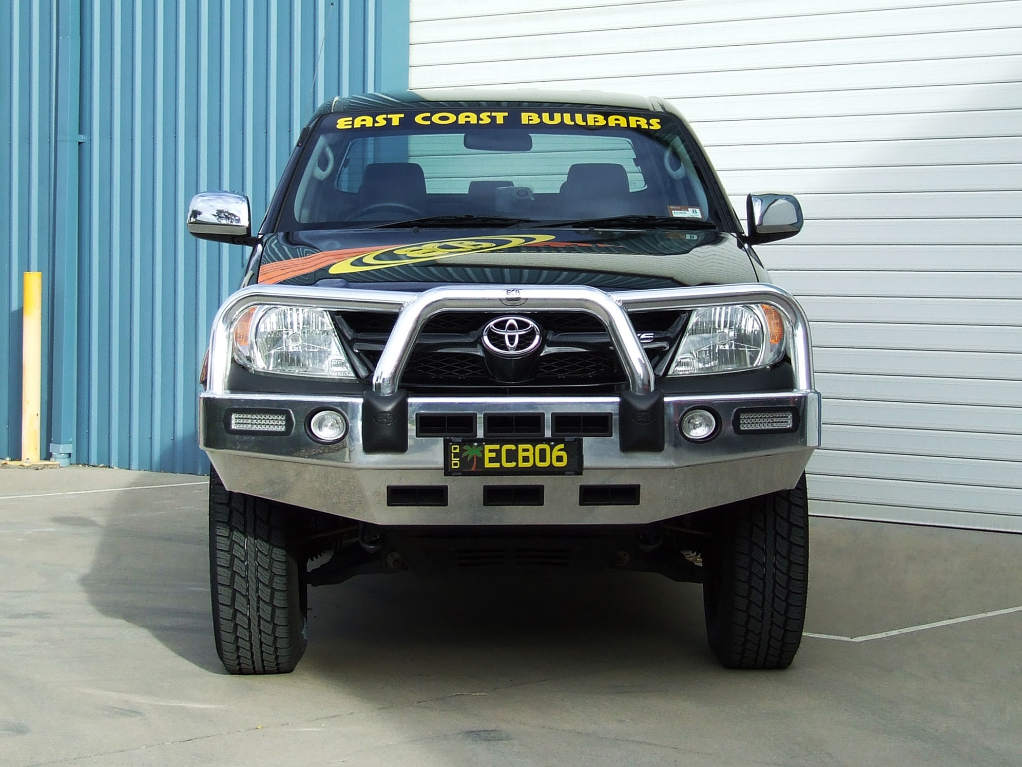 TOYOTA HILUX  Bullbar With Bumper Lights (03/05 to 07/11)