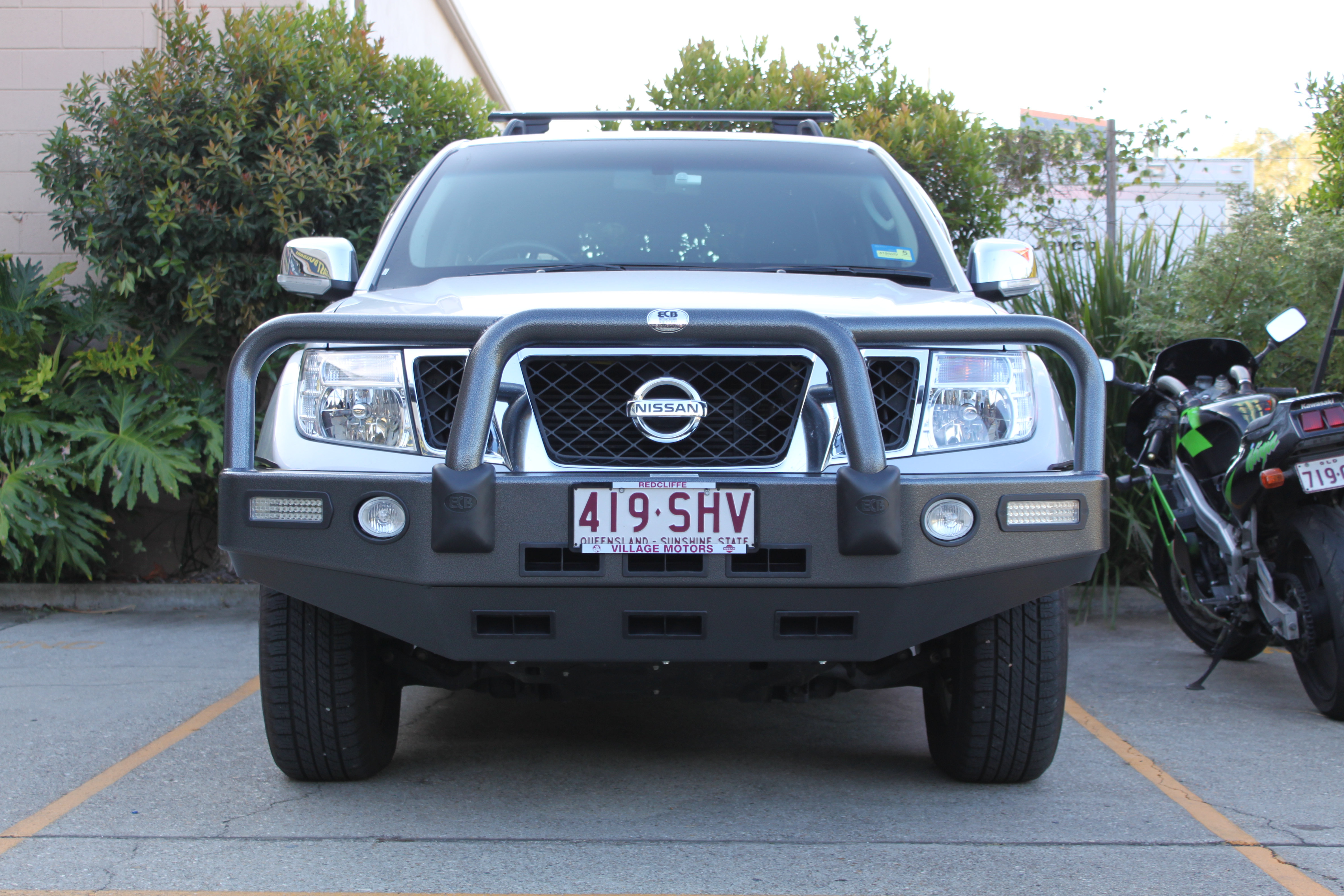 NISSAN PATHFINDER R51 Bullbar with Bumper Lights (05/10 to 09/13)