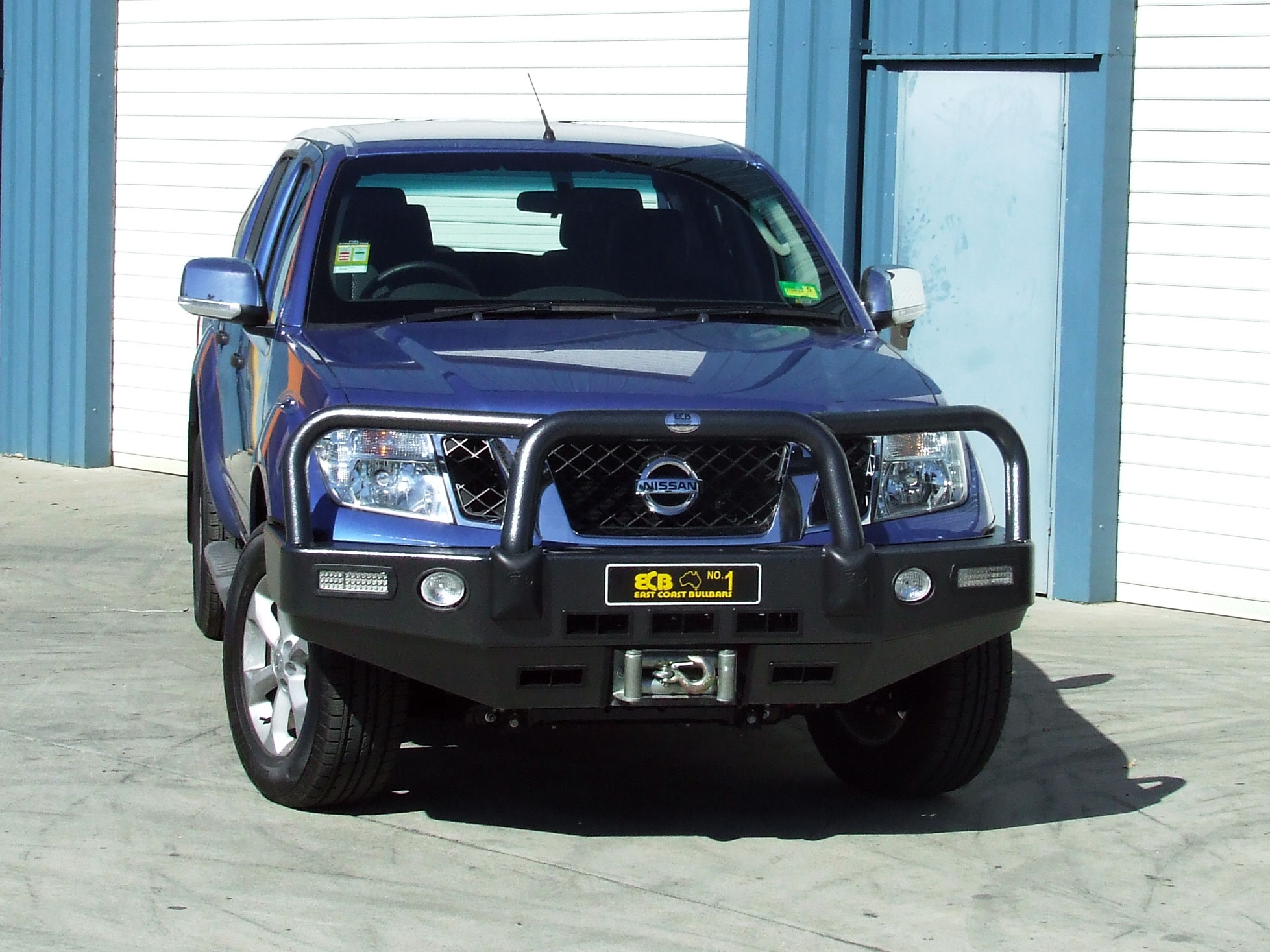 NISSAN NAVARA D40 Winch Bullbar with Bumper Lights (12/11 to 03/15)