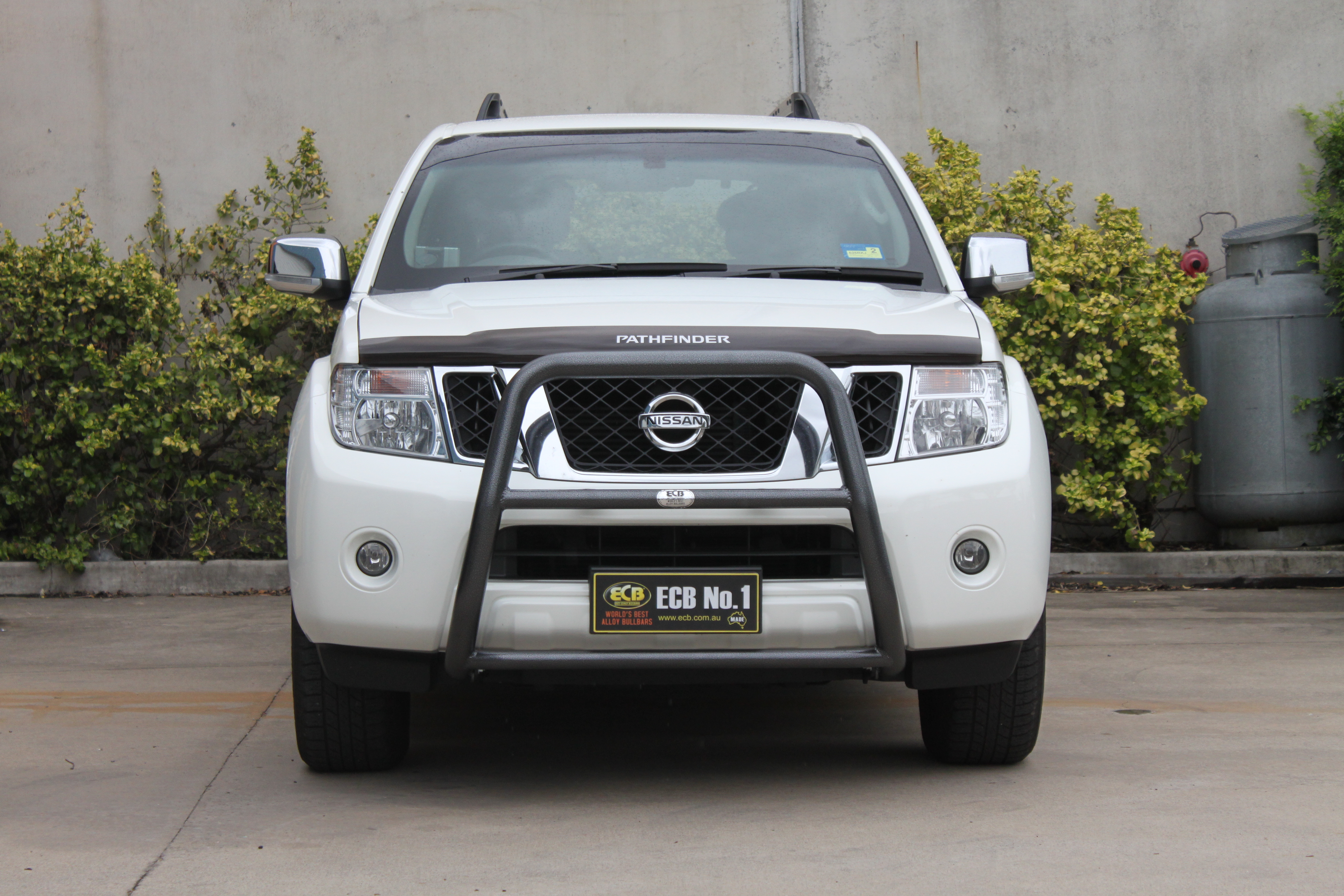 NISSAN PATHFINDER R51 Nudge Bar - Series 2 (05/10 to 09/13)