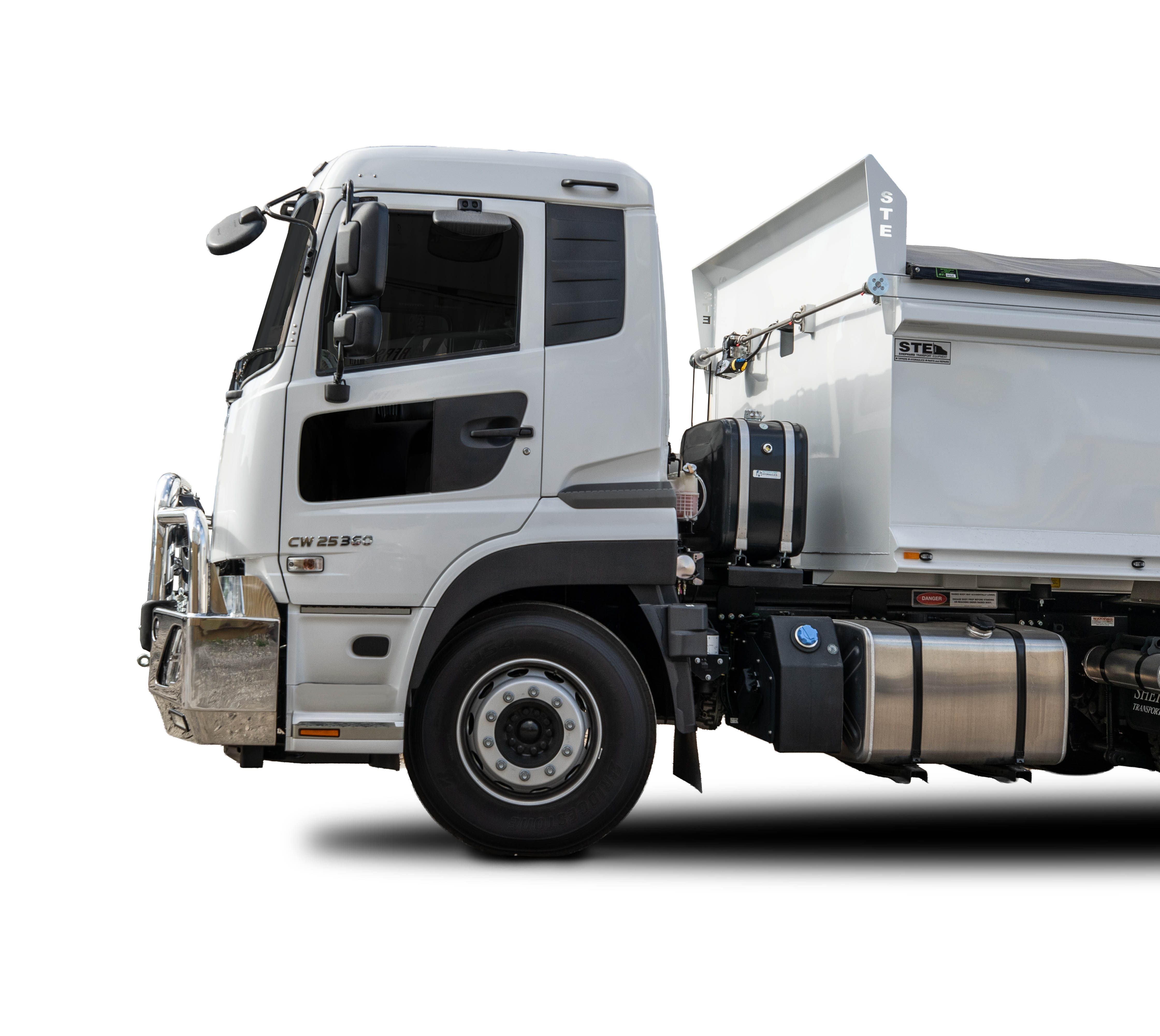 UD QUON CW 25 360 Deluxe 4 Bullbar with Towpin (04/18 to )