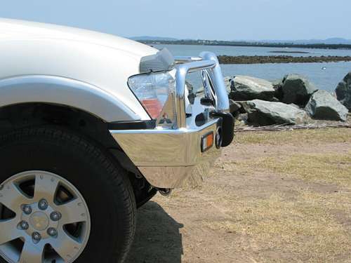 MITSUBISHI PAJERO NP Bullbar with Bumper Lights (11/02 to 10/06)