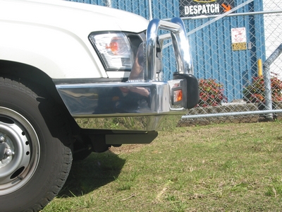 TOYOTA HILUX  Bullbar (11/01 to 02/05)