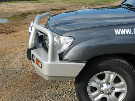 TOYOTA LANDCRUISER 100 SERIES Winch Bullbar with Bumper Lights (04/98 to 10/07)