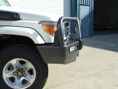 TOYOTA LANDCRUISER 76 SERIES Winch Bullbar with Bumper Lights (08/09 to 10/16)