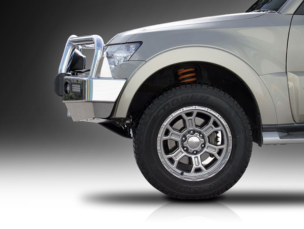 MITSUBISHI PAJERO NS Winch Bullbar with Bumper Lights (11/06 to 11/08)