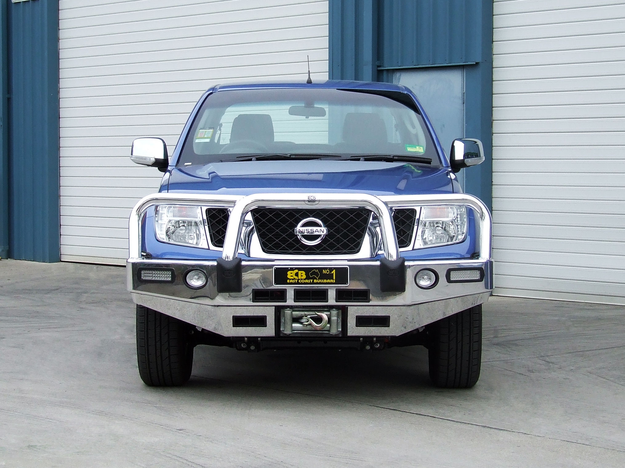 NISSAN NAVARA D40 Winch Bullbar with Bumper Lights (12/11 to 03/15)