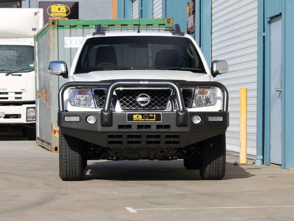 NISSAN PATHFINDER R51 Bullbar with Bumper Lights (05/10 to 09/13)