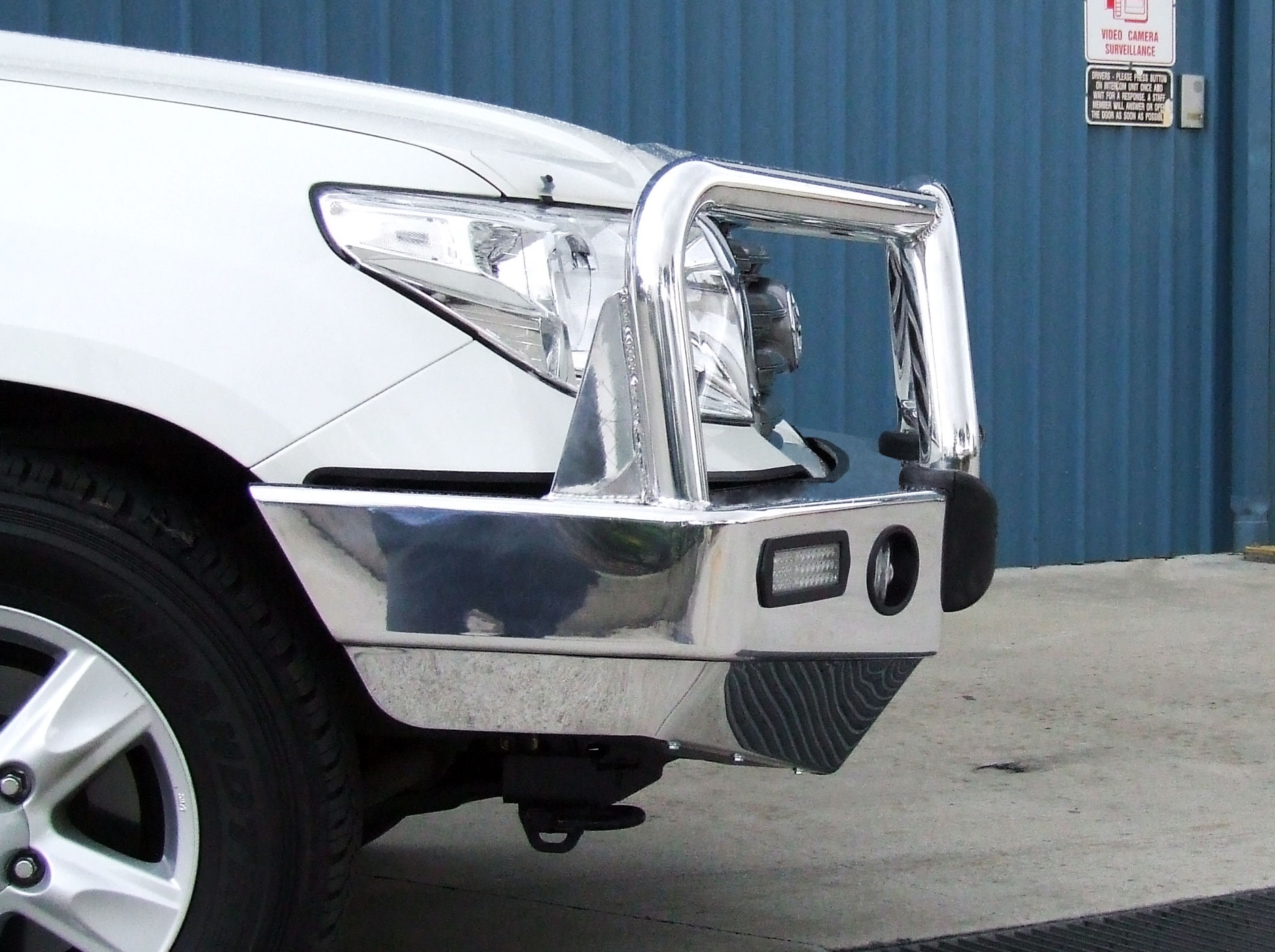 TOYOTA LANDCRUISER 200 SERIES Bullbar with Bumper Lights (11/07 to 01/12)