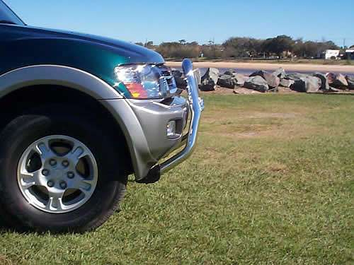 MITSUBISHI PAJERO NM Nudge Bar - Series 2 (05/00 to 10/02)