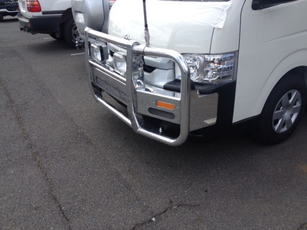 TOYOTA HIACE  2 Post Bullbar (03/05 to 02/14)