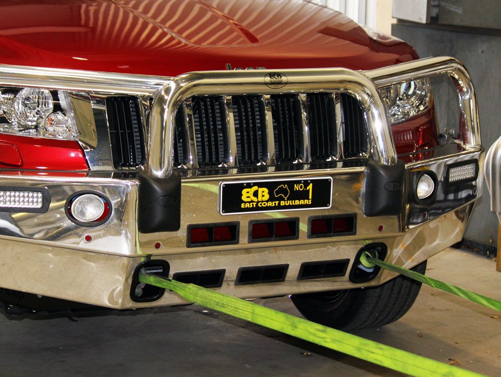 JEEP GRAND CHEROKEE LAREDO Bullbar with Bumper Lights (02/11 to MY13)