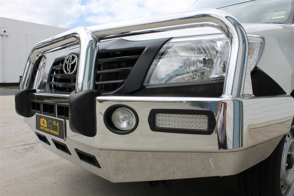 TOYOTA HILUX  Bullbar With Bumper Lights (09/11 to 06/15)