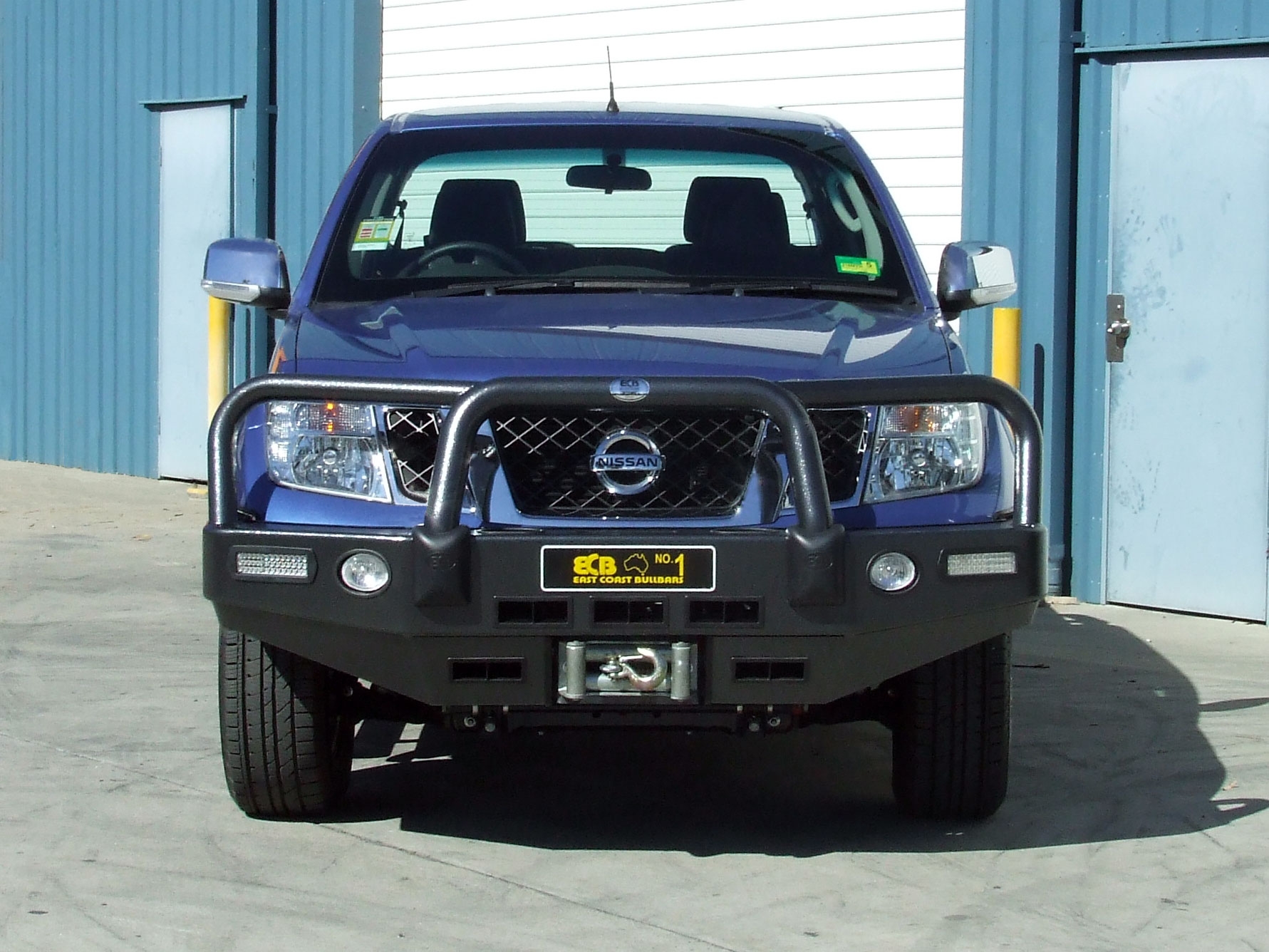 NISSAN NAVARA D40 Winch Bullbar with Bumper Lights (05/10 to 11/11)