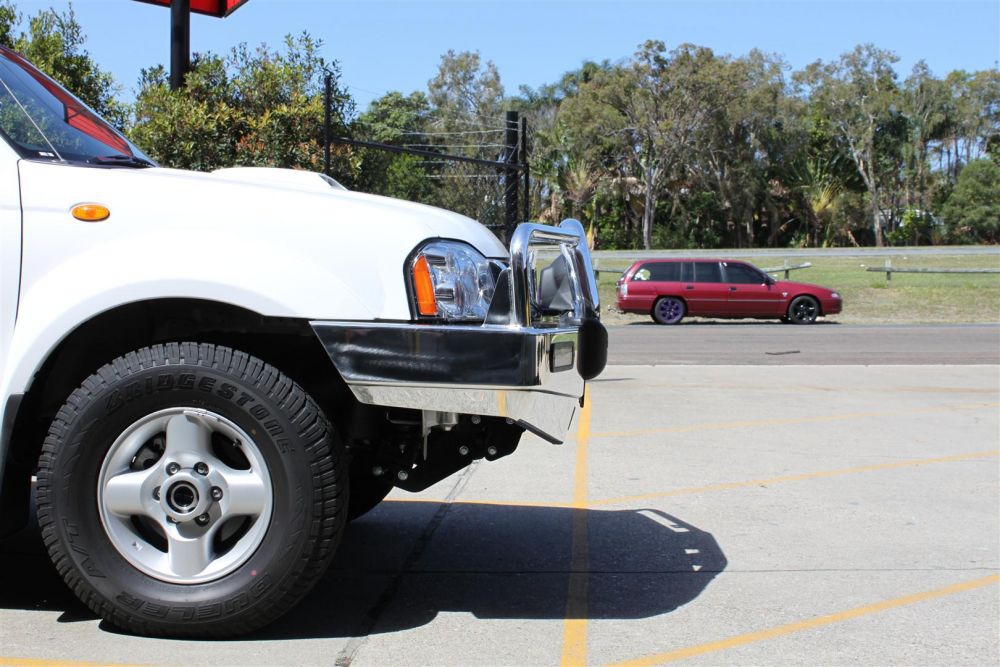 NISSAN NAVARA D22 Bullbar (10/09 to 12/14)