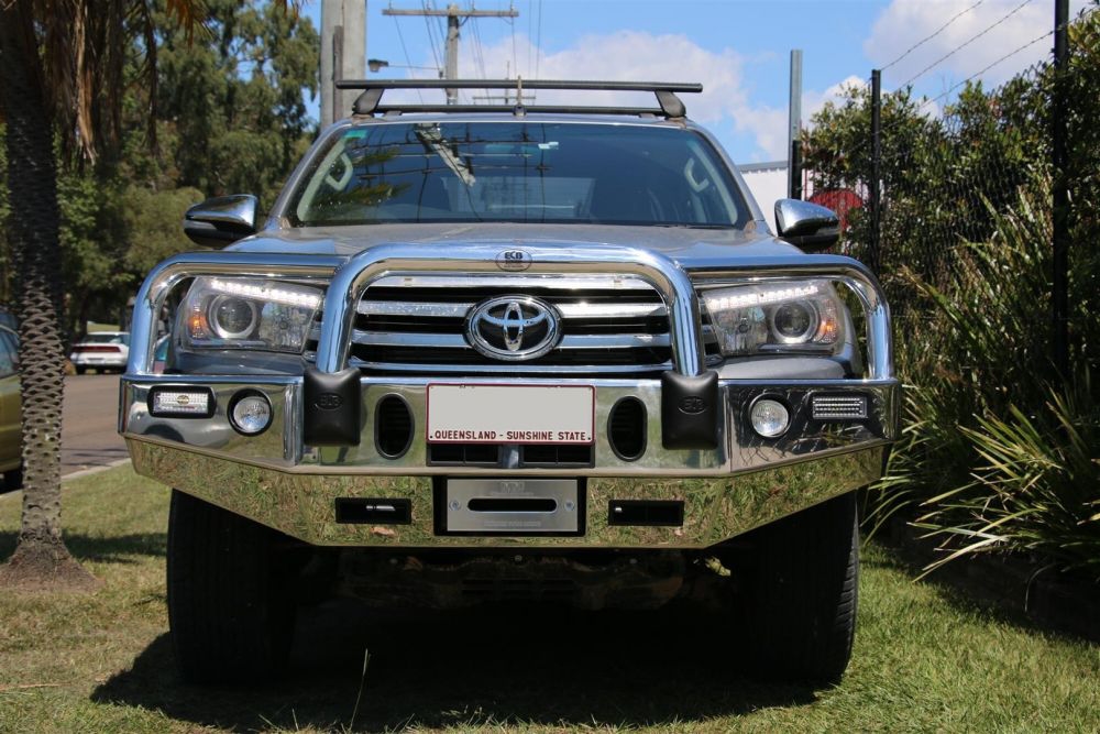 TOYOTA HILUX SR5 Winch Bullbar with Bumper Lights (07/15 to 05/18)